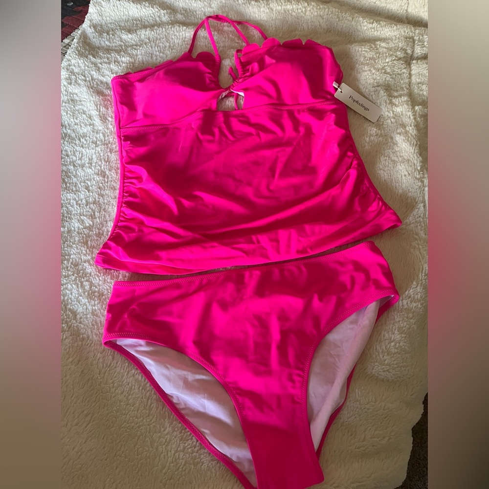 Women’s Fuchsia tankini set. New with tags.